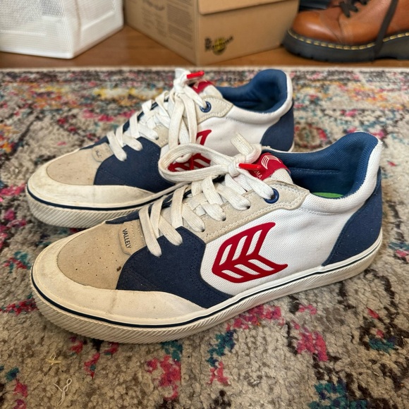 Cariuma “The Vallely” in Blue Red White - Picture 1 of 8